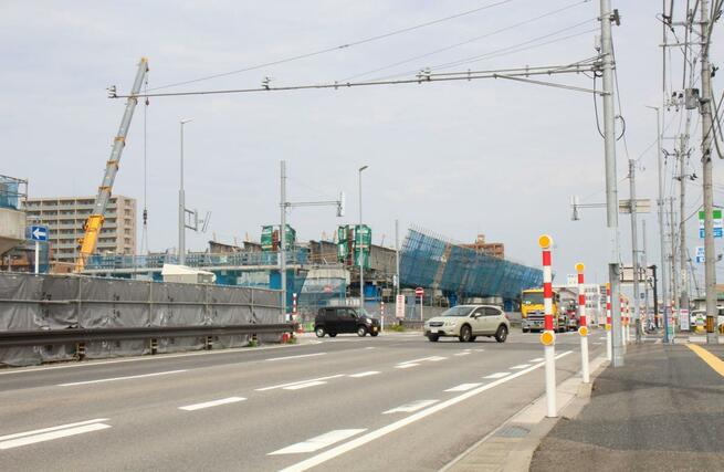 高架道路の橋桁を架ける工事が進む栗ノ木バイパス＝２０２６年０４月１５日、新潟市東区紫竹