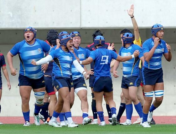 開志国際－北越　前半、北越の佐々木信がトライを決め、喜ぶ北越の選手たち＝ビッグスワン