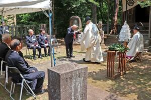 戊辰戦争で命を落とした長岡藩士らを慰霊した招魂社祭＝１７日、長岡市悠久町