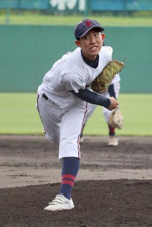 県央工-柏崎 粘りの投球を見せた県央工の玉木泰生=柏崎市佐藤池