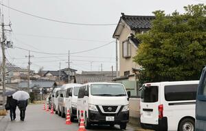 死体遺棄事件の捜査が続く現場付近=12月19日、聖籠町次第浜