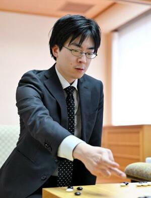 　囲碁の第５０期棋聖戦７番勝負の第７局で、一力遼前棋聖を破りタイトルを獲得した芝野虎丸新棋聖＝２６日午後、神奈川県箱根町