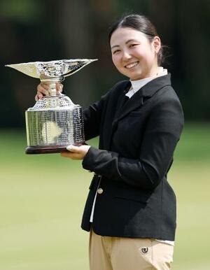 ゴルフの日本女子アマチュア選手権で初優勝した中沢瑠来=名神八日市CC