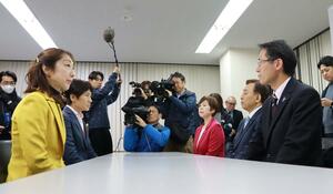 衆院選に向け連携を確認した立憲民主党県連と公明党県本部の合同会議＝２３日、新潟市中央区