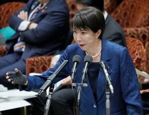 　衆院予算委の集中審議で答弁する高市首相＝１２日午前