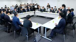 　選挙運動に関する与野党協議会＝１４日午後、国会