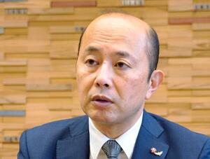 　インタビューに応じる長崎市の鈴木史朗市長