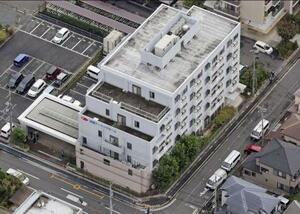 入所者の女性2人が死亡する事件があった埼玉県鶴ケ島市の老人ホーム「若葉ナーシングホーム」=15日