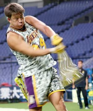 2025年の「関西スポーツ紙写真部長会賞」で最優秀賞に選ばれた報知新聞・谷口健二記者の「幻惑のバット」