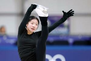 公式練習で調整する中井亜美=ミラノ(共同)