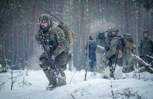 リトアニア西部での軍事演習に参加するドイツ連邦軍の兵士=2023年(ゲッティ=共同)