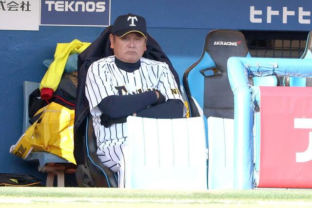 英明－帝京長岡　試合前の帝京長岡・芝草宇宙監督＝明治神宮野球場