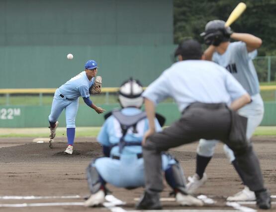 加茂暁星の先発渡邉雄万＝９月１１日、新発田市五十公野公園野球場