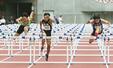 男子１１０メートル障害決勝　優勝した登石愛輝（左）、２位の井上凌汰（右）、３位の渡邉大生（中）＝ビッグスワン