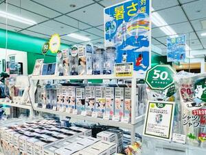 ハンズ新宿店の暑さ対策グッズを集めた売り場=4月