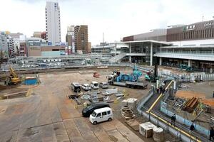 リニューアルから１年を迎えたＪＲ新潟駅。南北市街地がつながり、まちづくりの新たな動きも生まれつつある＝３月３１日、新潟市中央区花園１