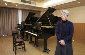 スタジオの思い出を振り返る菅又淑子さん＝新潟市中央区東中通１