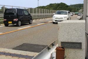 通行止めが解除された国道８号の上輪橋＝７月１０日、柏崎市上輪