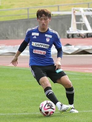 得点に直結するプレーを磨くMF秋山裕紀=沖縄県沖縄市