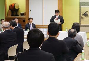 洋上風力発電事業への期待の声が上がった岩船商工業会の通常総会=村上市岩船上町