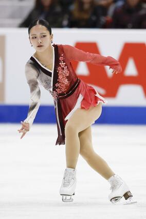 女子フリー 演技する渡辺倫果=レークプラシッド(共同)