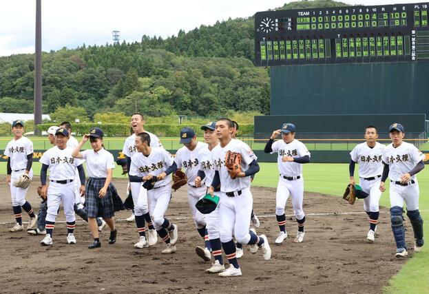 日本文理-関根学園 日本文理が5-1で勝利=三条パールスタ