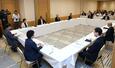 花角英世知事と新潟、佐渡、県央地域7市町村長との懇談会=18日、新潟市中央区
