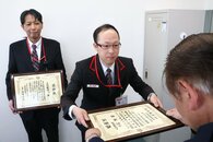 「ＡＴＭで還付金を受けられる」…詐欺では？被害防ぐ　ゆうちょ銀行見附郵便局に見附署が感謝状
