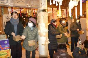 百万遍や節分の豆まきが行われた毘沙門宵祭り=佐渡市平清水