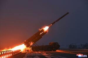 　「長距離戦略巡航ミサイル」の発射訓練＝２８日（朝鮮中央通信＝共同）
