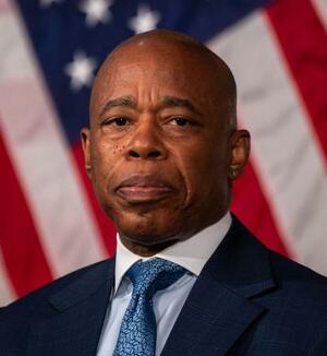 　アダムズ市長＝２０２４年６月（ゲッティ＝共同）