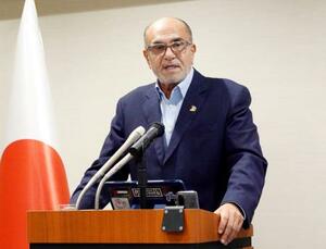記者会見する駐日パレスチナ常駐総代表部のワリード・シアム代表=22日、東京都港区