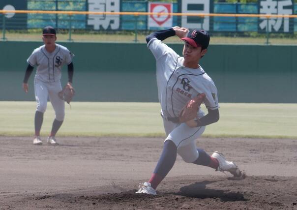 関根学園の先発、八木健人＝７月１９日、柏崎市佐藤池