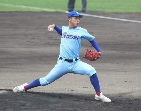 中越－加茂暁星　加茂暁星の先発、真保龍聖＝柏崎市佐藤池野球場