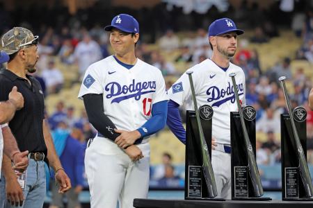 大谷に銀色トロフィー授与 シルバースラッガー賞 | 新潟日報