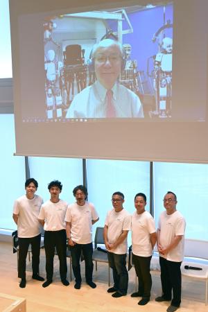 純国産の人型ロボット開発に取り組む「KyoHA」のメンバー=30日午前、京都市中京区
