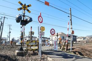 男性が列車にはねられた現場の第二北山踏切＝２０日、新潟市江南区北山