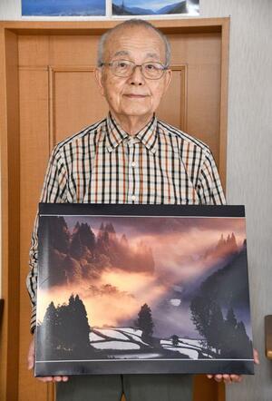 最後の写真展を開く渡邊誠治さん＝三条市