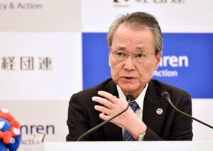 記者会見する経団連の筒井義信会長=7日午後、東京都千代田区
