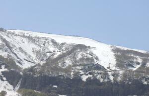 ロッテアライリゾートのスキー場。県への必要な手続きを行わずに、コース内にある保安林を伐採した＝妙高市
