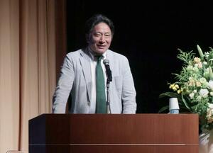 より良い組織づくりなどについて語った原晋監督=21日、妙高市上町