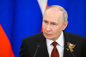 5月9日、記者会見するロシアのプーチン大統領=モスクワ(タス=共同)