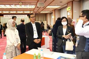 インドネシア人材の採用に向けた意見交換を行ったフォーラム=湯沢町湯沢