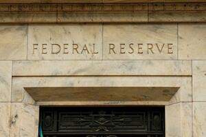米首都ワシントンの米連邦準備制度理事会(FRB)の建物=16日(ロイター=共同)