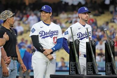 大谷に銀色トロフィー授与 シルバースラッガー賞 | 新潟日報