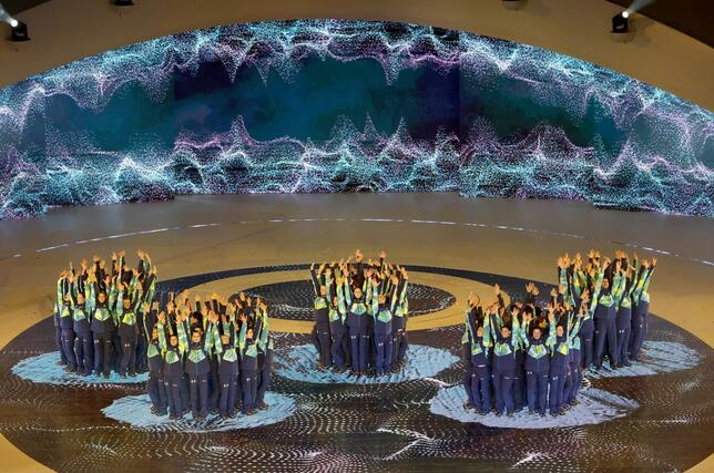 閉会式のアトラクション＝２２日、イタリア・ベローナ（代表撮影・共同）