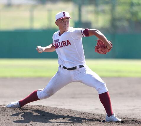 村上桜ヶ丘－東京学館　村上桜ヶ丘先発の渡辺勇陽＝新発田市の五十公野