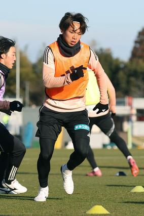 前日練習でのＤＦ佐藤海宏＝７日、宮崎県都城市