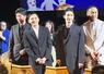 　カンヌ国際映画祭と並行して行われた「監督週間」で「国宝」の上映後、観客の拍手に応える（手前左から）李相日監督、吉沢亮さん、横浜流星さん、渡辺謙さん＝２０２５年５月、フランス・カンヌ（共同）