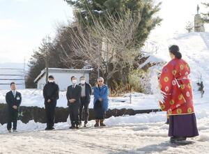 金谷山スキー場の降雪と無事故を願った安全祈願祭=12月20日、上越市大貫